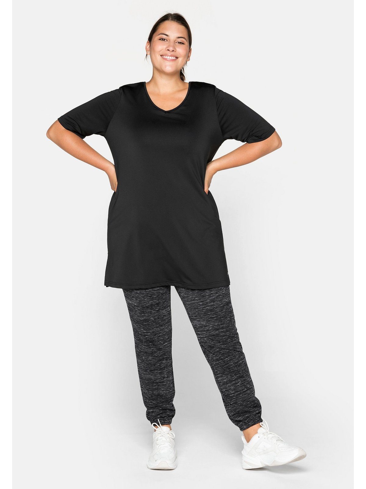 Sheego Funktionsshirt Große Größen in Longform, mit Cut-out im Rücken