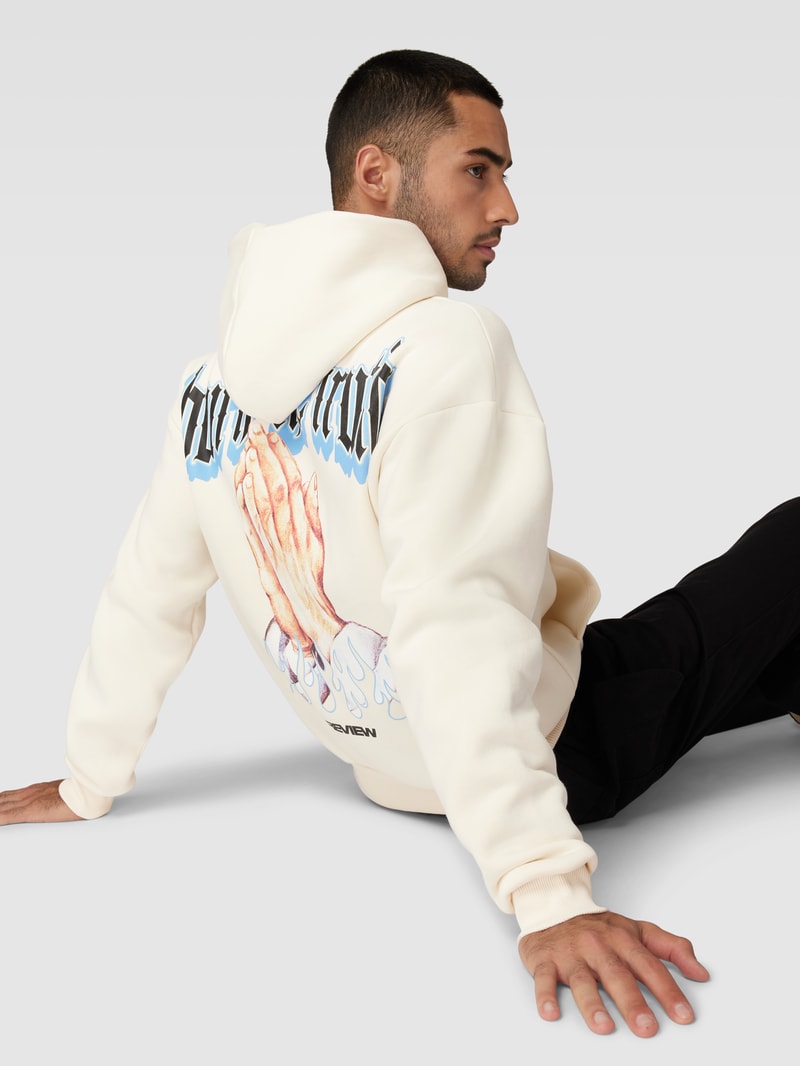 Hoodie mit Label-Print in ecru