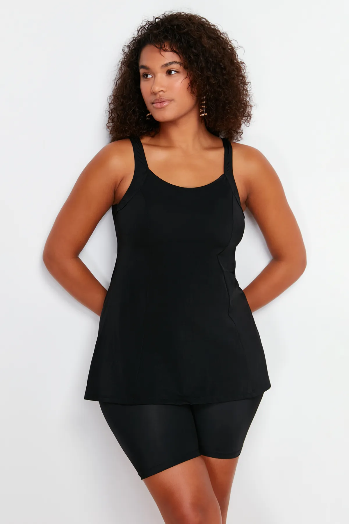 Trendyol Curve  Schwarzer Tankini mit U-Ausschnitt TBBSS24AM00019