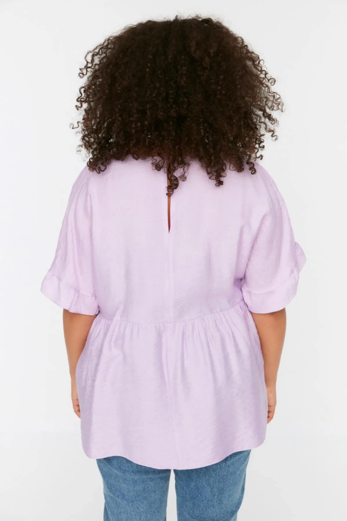 Trendyol Curve  Fliederfarbene gewebte Volantbluse TBBSS22AF0002