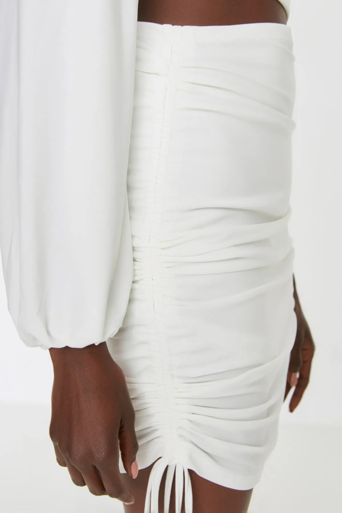 Trendyol Collection  Ecru Tailliertes gestricktes Brautkleid mit Fenster/Ausschnitt und detailliertem Ausschnitt TPRSS21EL0179