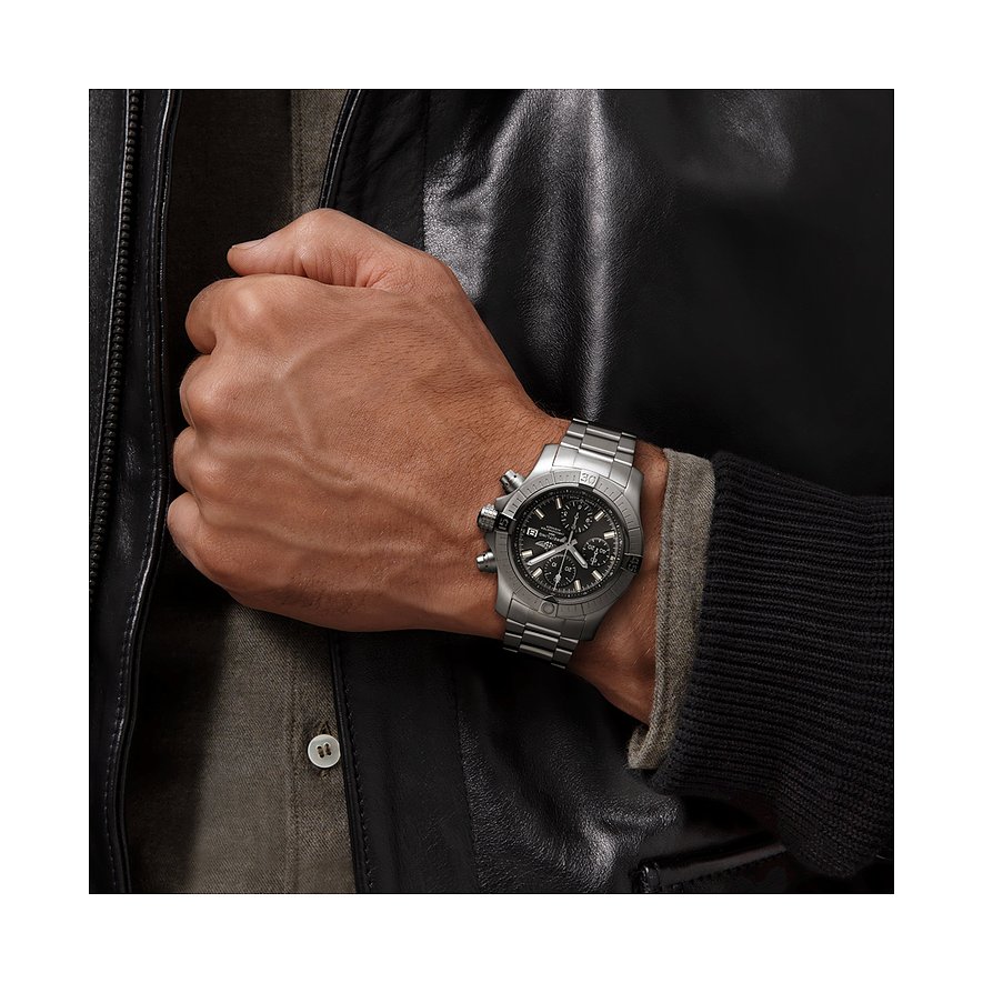 Breitling Herrenuhr Avenger Chronograph 43
