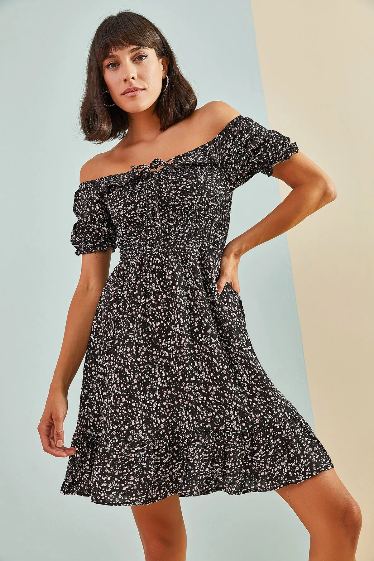 Bianco Lucci  Damenkleid mit Gimped-Seil und kleinem Blumenmuster