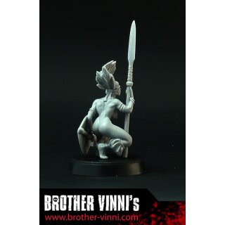 African Tribal Female Warrior kneeling (28mm)