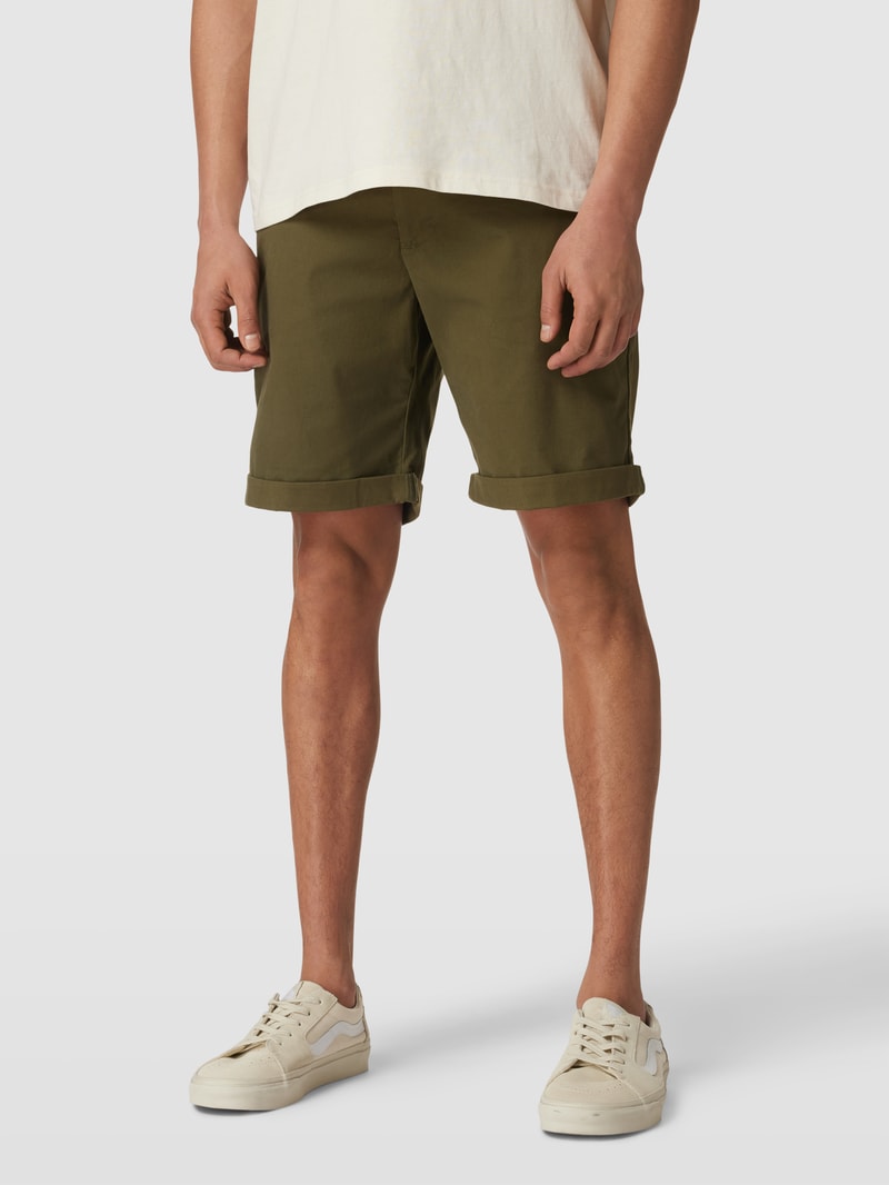 Bermudas mit Paspeltaschen in olivgrün