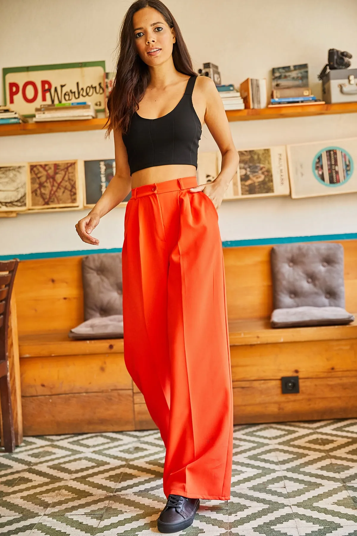 Olalook  Orangefarbene, plissierte Palazzo-Atlas-Hose für Damen mit Taschen, PNT-19000149