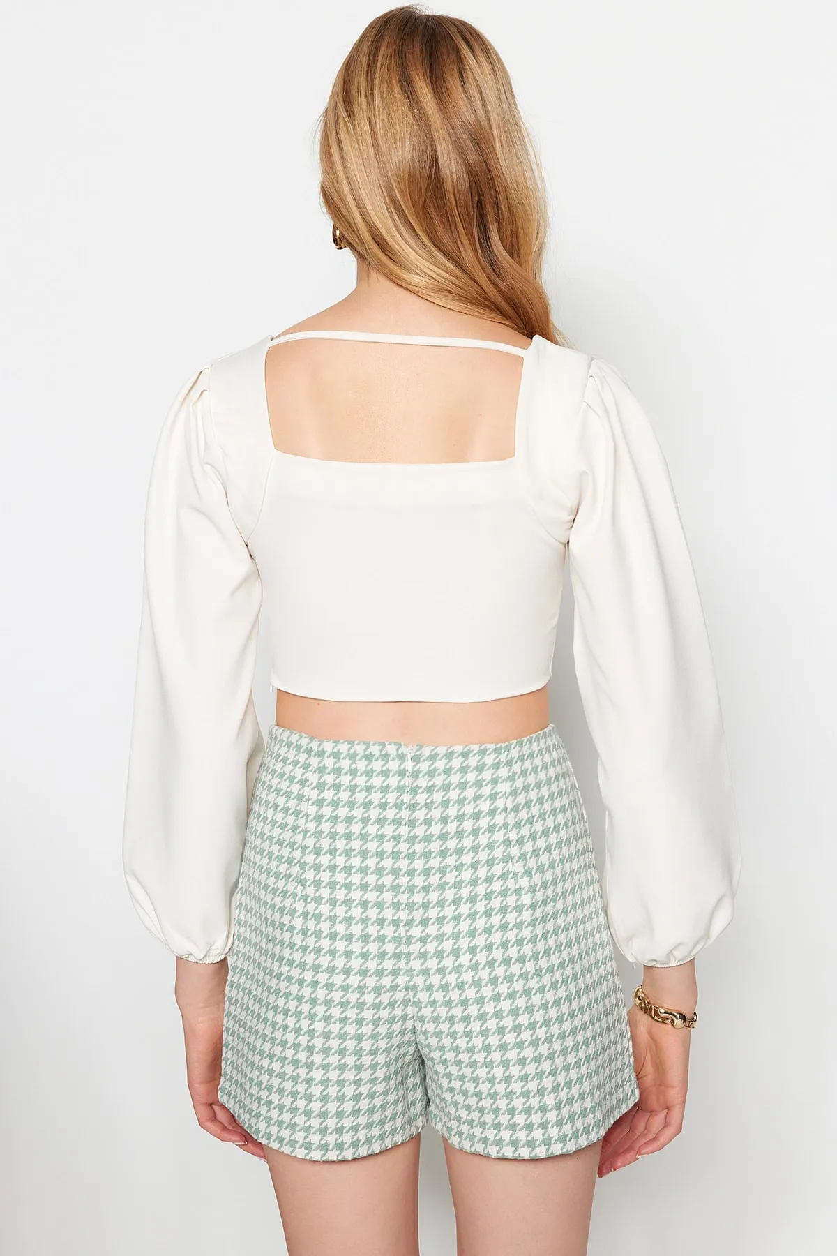 Trendyol Collection  Beige Crop-Bluse TWOSS21BZ0236