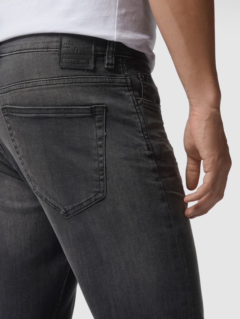 Stone Washed Slim Fit Jeans in schwarz