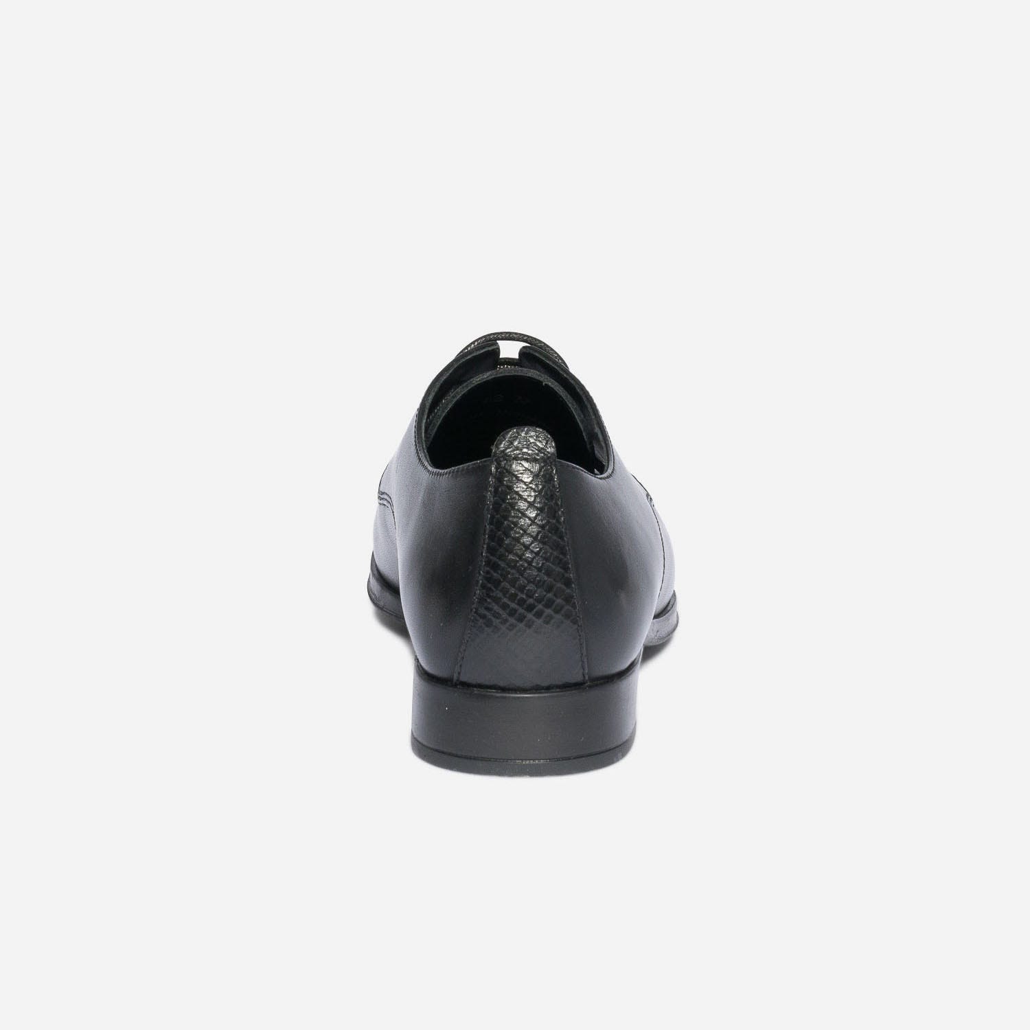 Derby noir en cuir avec perles fantaisie
