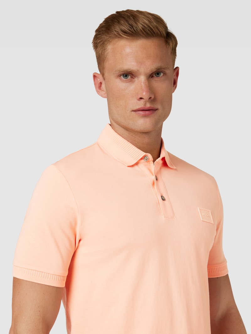Poloshirt mit Label-Patch Modell 'Dereso' in apricot
