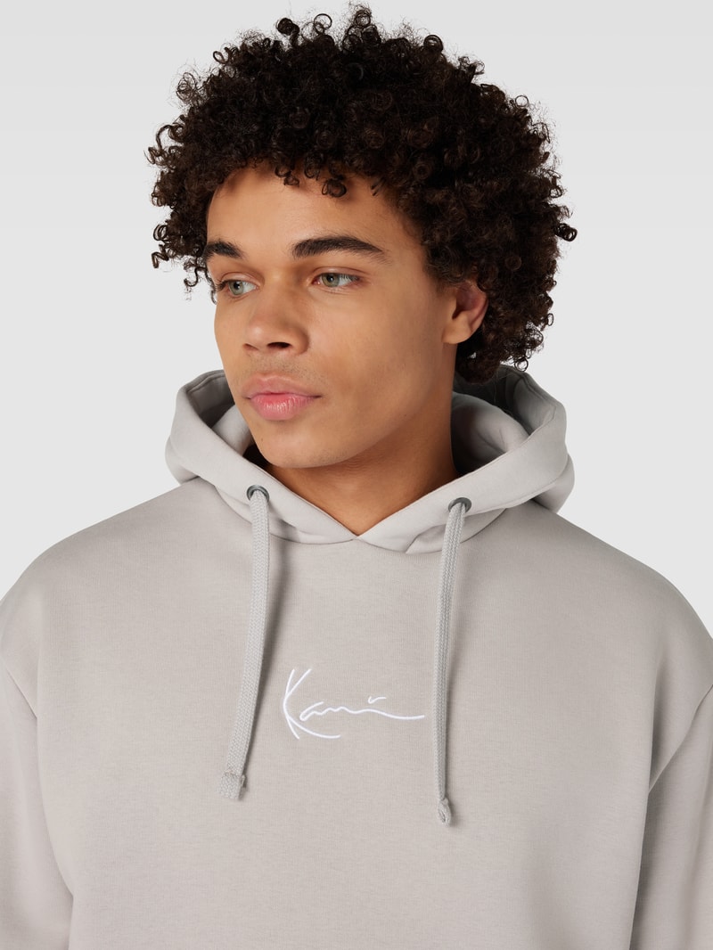 Hoodie mit Label-Detail in mittelgrau