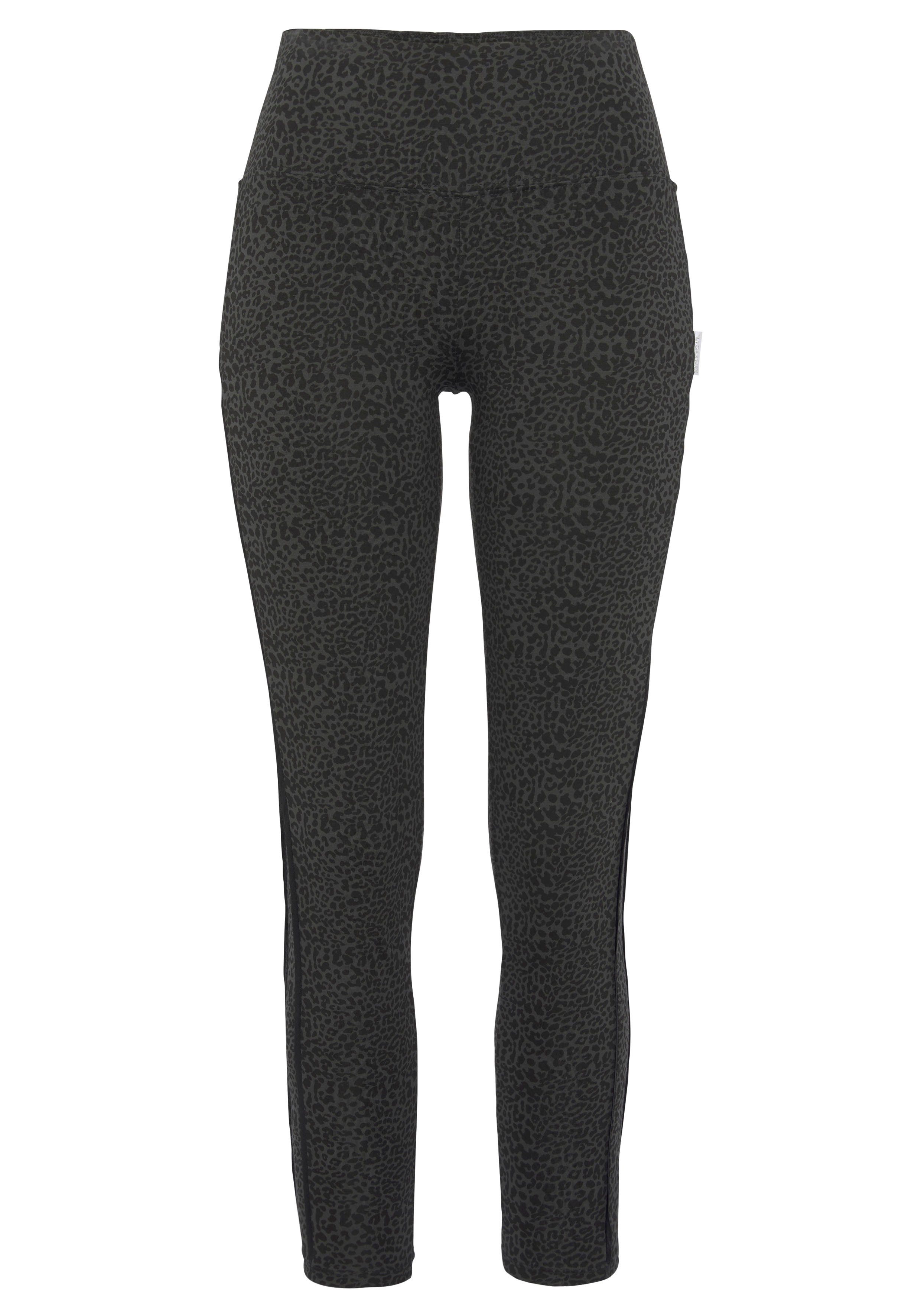 Bench. Leggings mit Leomuster und seitlichen Paspeln, Loungewear