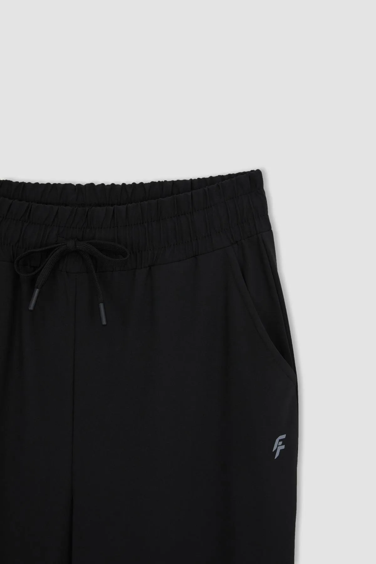 DeFacto  Passform: Gewebte lange Hose mit Standard-Passform