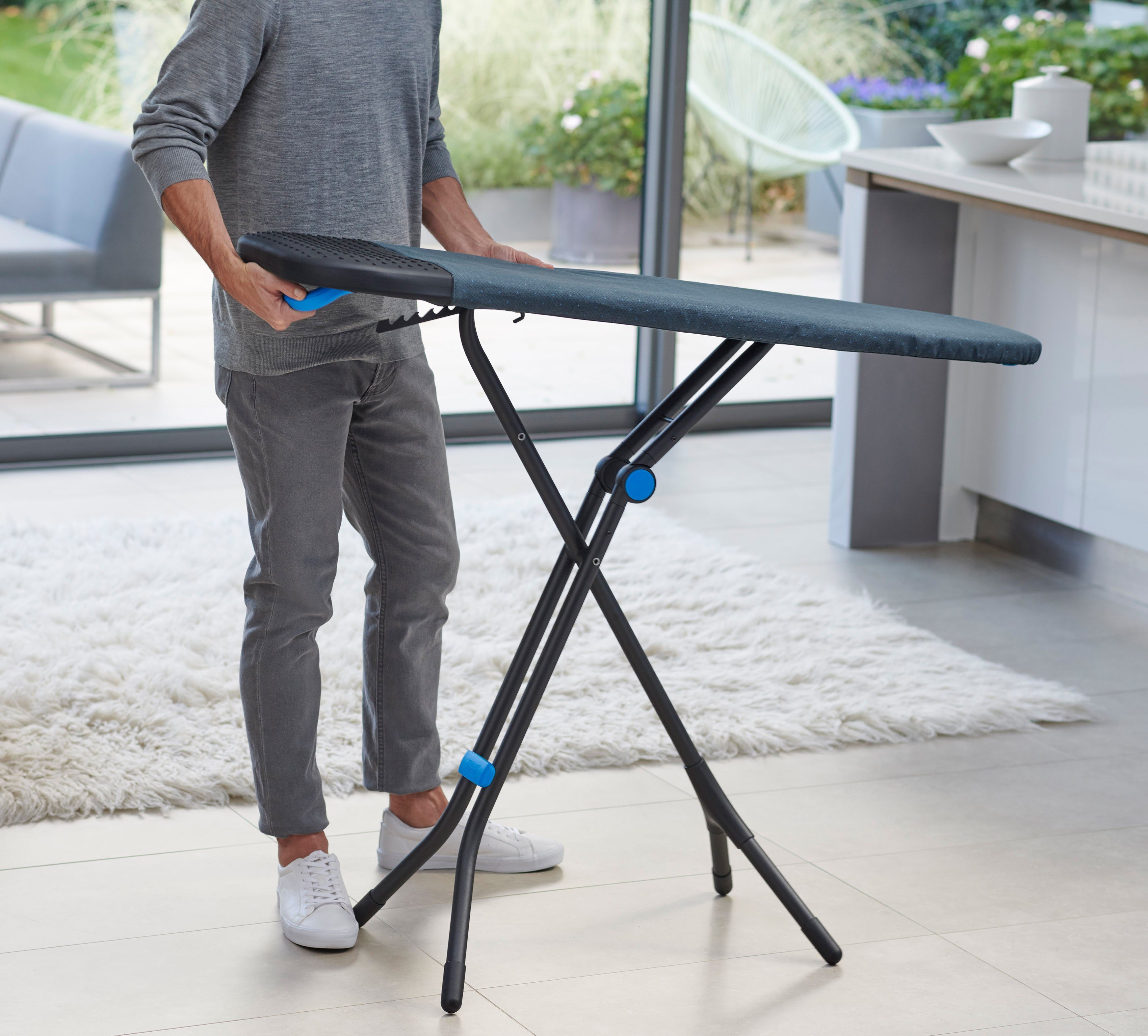 Joseph Joseph Bügelbrett Glide™ Plus, Bügelfläche 108x38 cm, DripShield™ Technologie & hitzebeständiger Silikon-Bügeleisenauflage