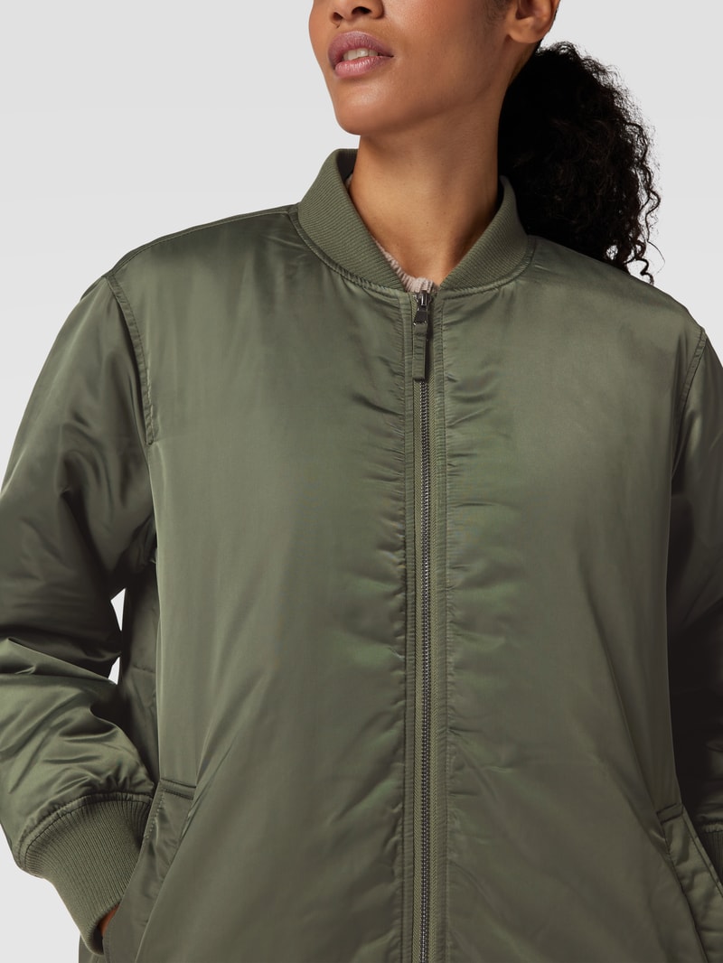 Jacke mit seitlichen Eingrifftaschen in schilf