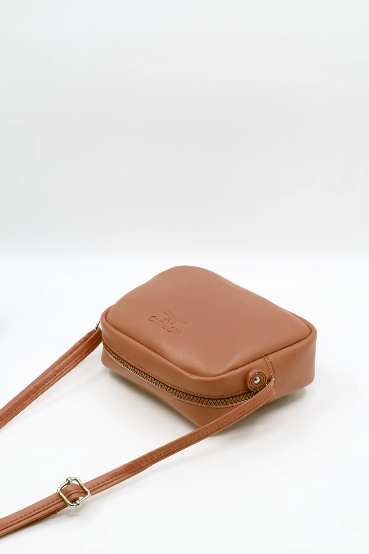 NOTHING  Damen-Handtasche und Umhängetasche Mini Urban Cross Strap mit Reißverschluss und verstellbarem Riemen