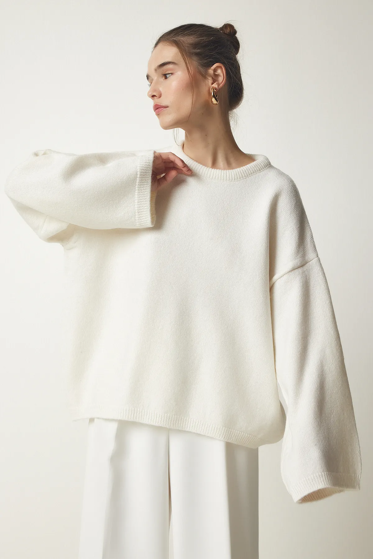 Happiness İstanbul  Ecrufarbener Oversize-Strickpullover für Damen im Basic-Stil KB00034