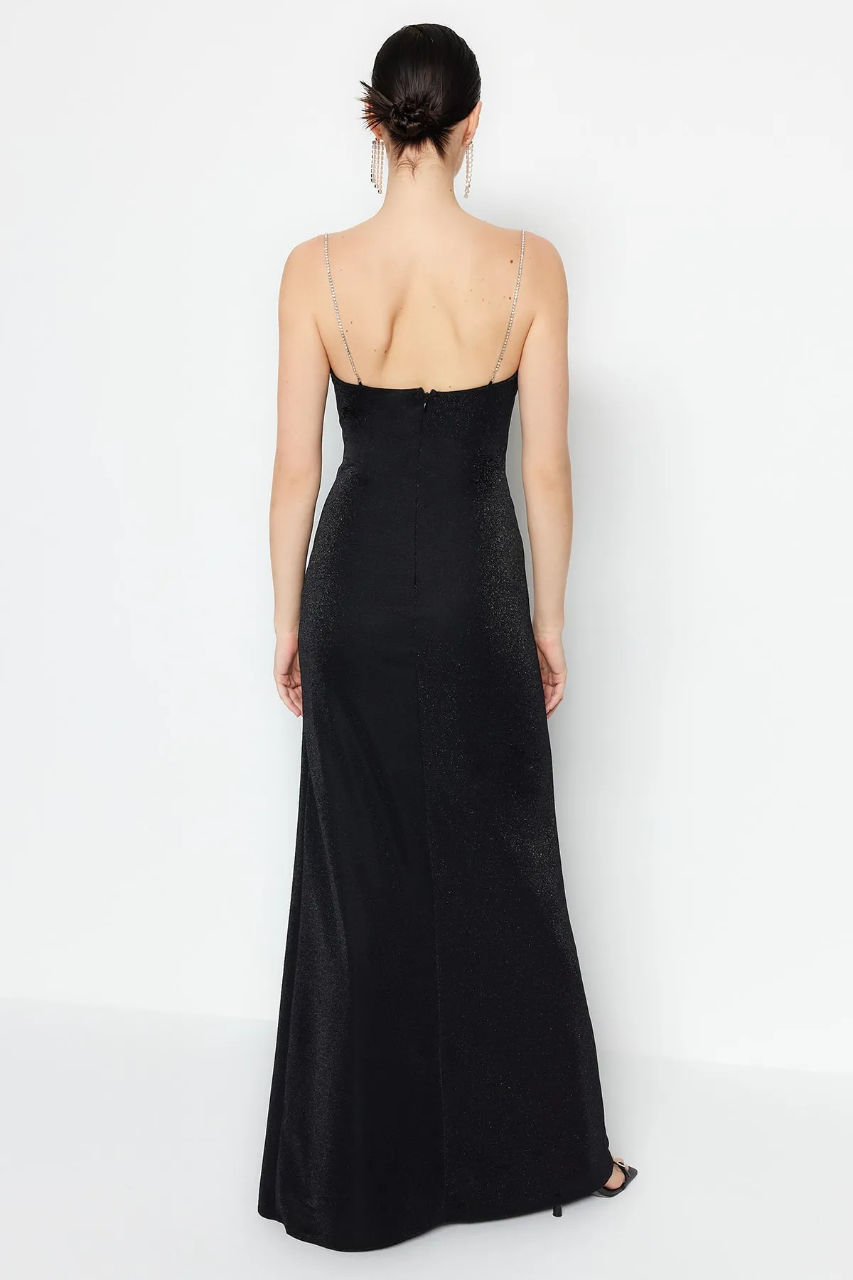 Trendyol Collection  Schwarzes gefüttertes langes Abendkleid mit gestrickten Glitzer-Accessoires TPRSS19UT0102