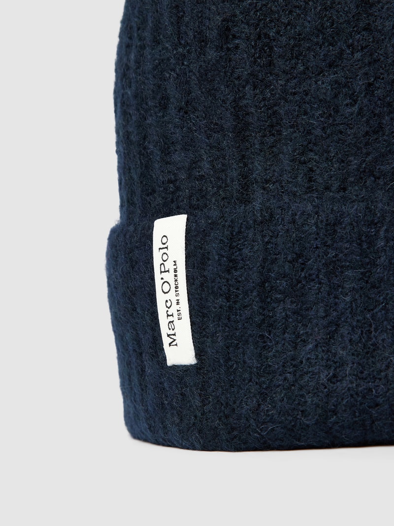 Beanie mit Label-Detail in marineblau