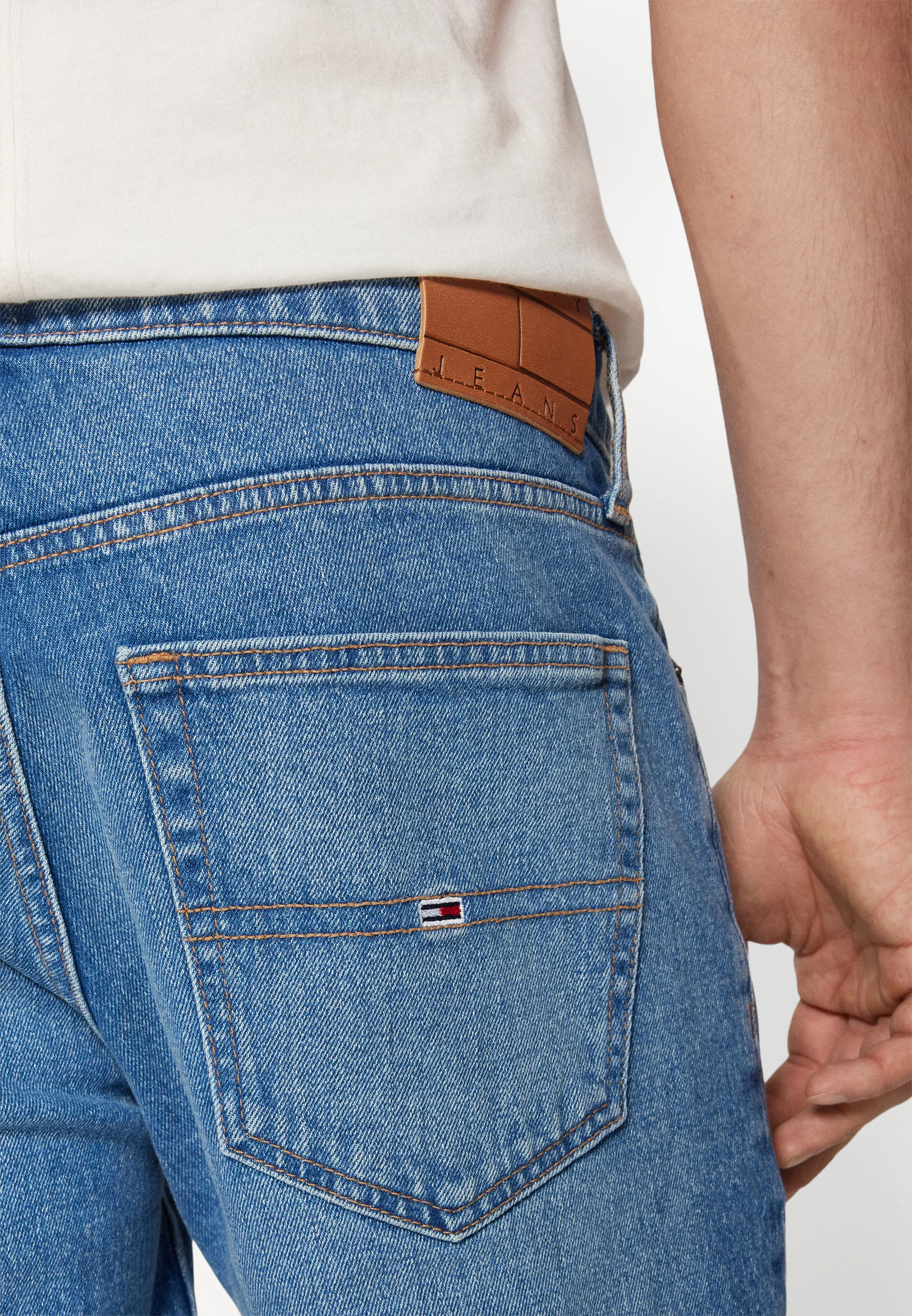 Tommy Jeans RONNIE - Pantalones cortos vaqueros