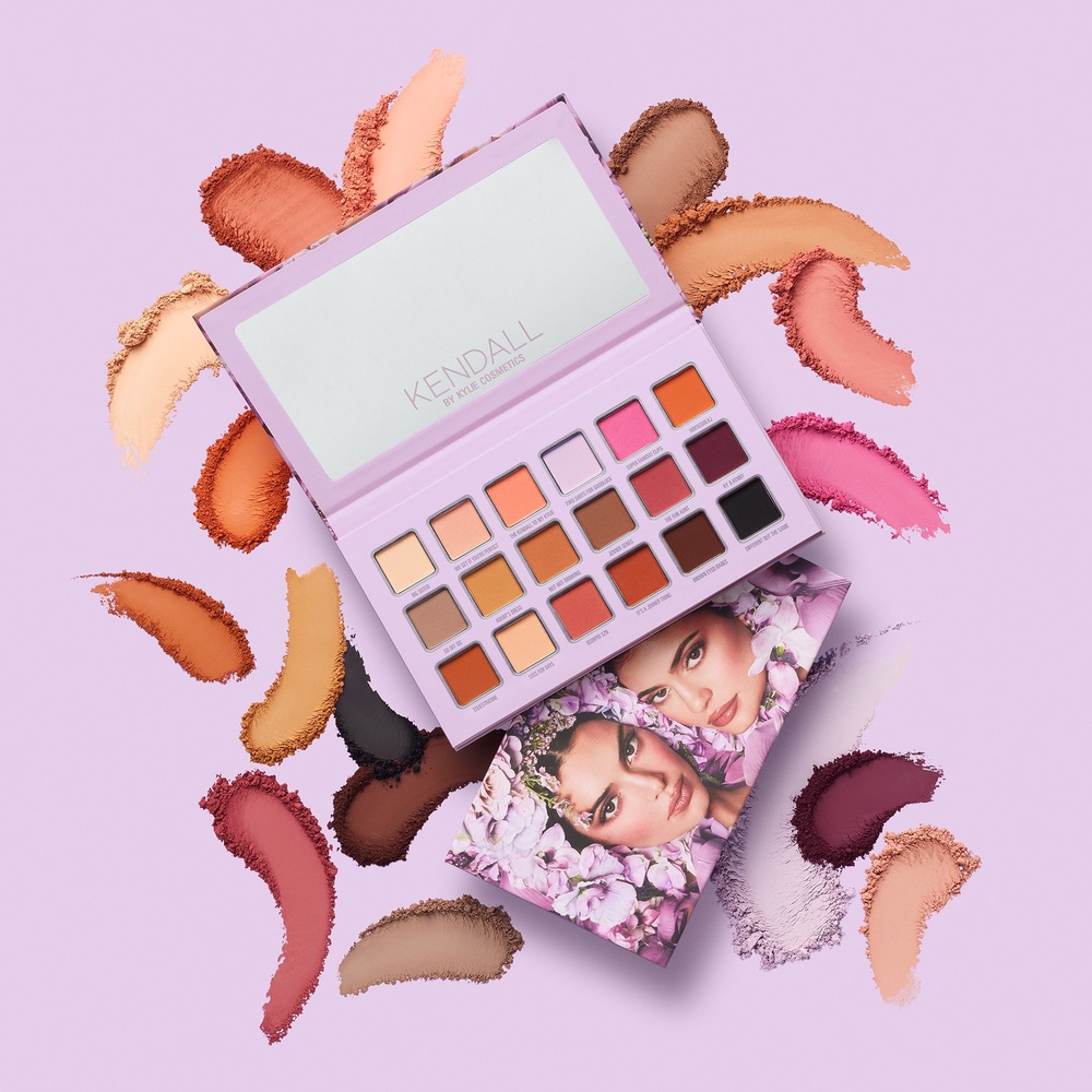 kylie by kylie jenner Pressed Powder Palette Palette de fards pressés