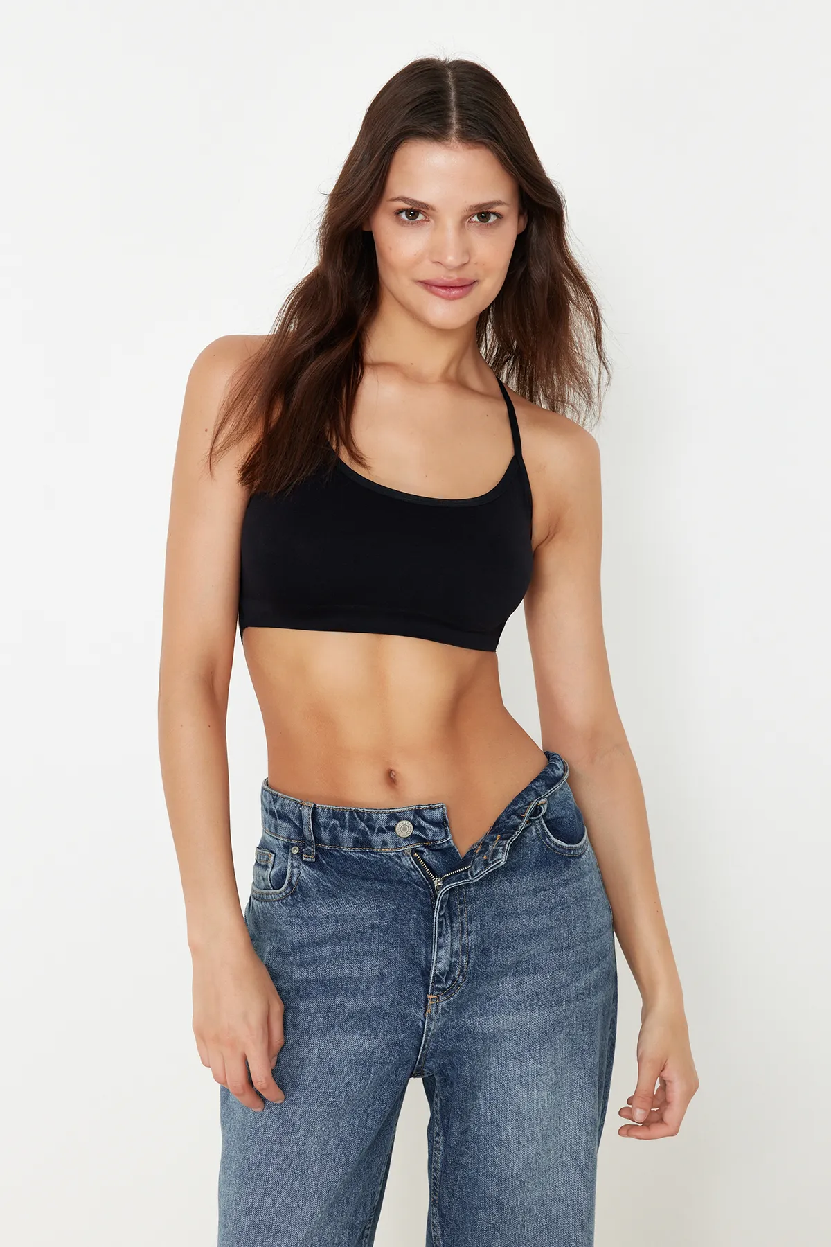Trendyol Collection  Schwarz-weißer 2er-Pack nahtloser/nahtloser Träger-Bralette-Strick-BH ohne Überzug THMSS24SU00062