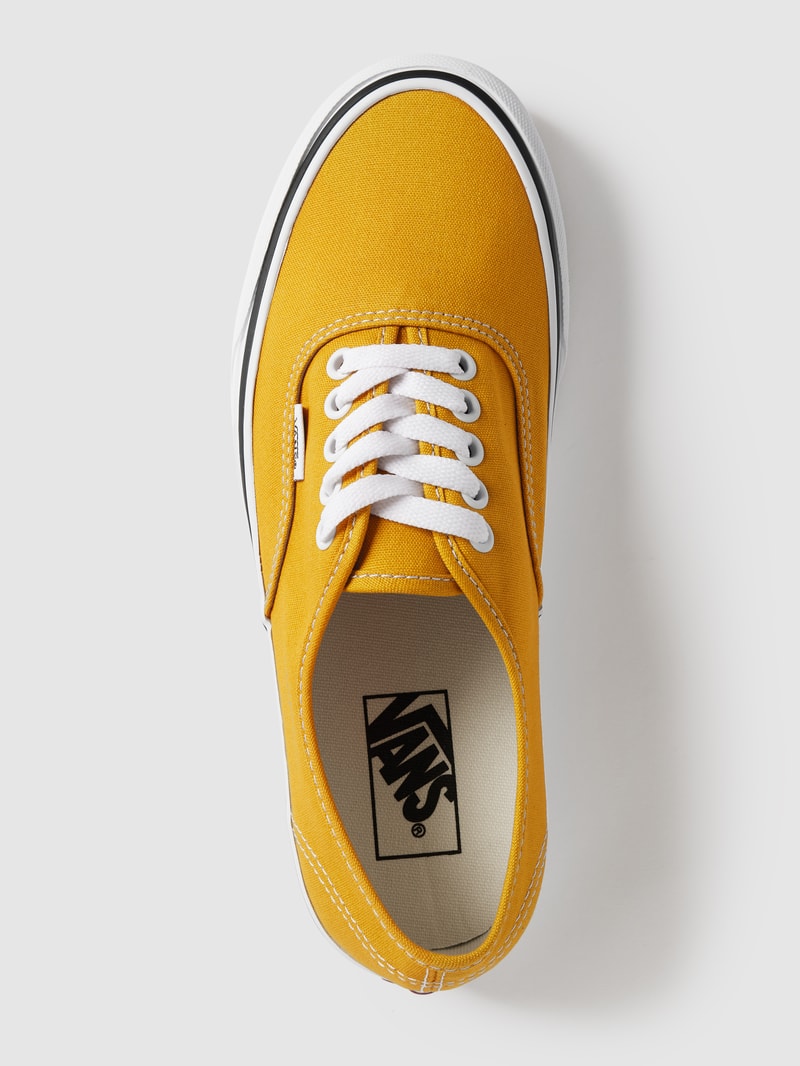 Sneaker mit Label-Detail Modell 'Authentic' in hellgelb