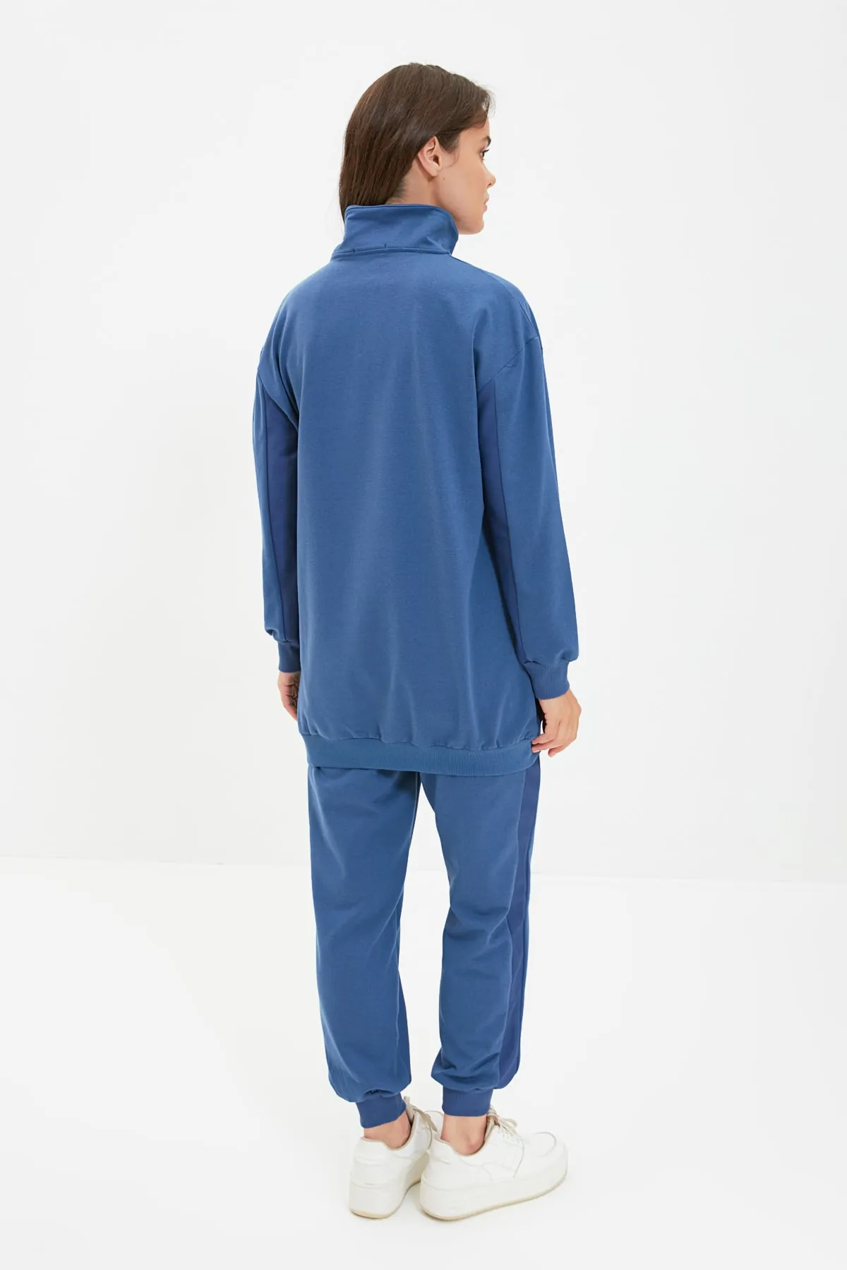 Trendyol Modest  Marineblauer Stehkragen, Reißverschluss, Farbblock, weiche, flauschige Innenseite, dickes Strick-Trainingsanzug-Set TCTAW22EN0041