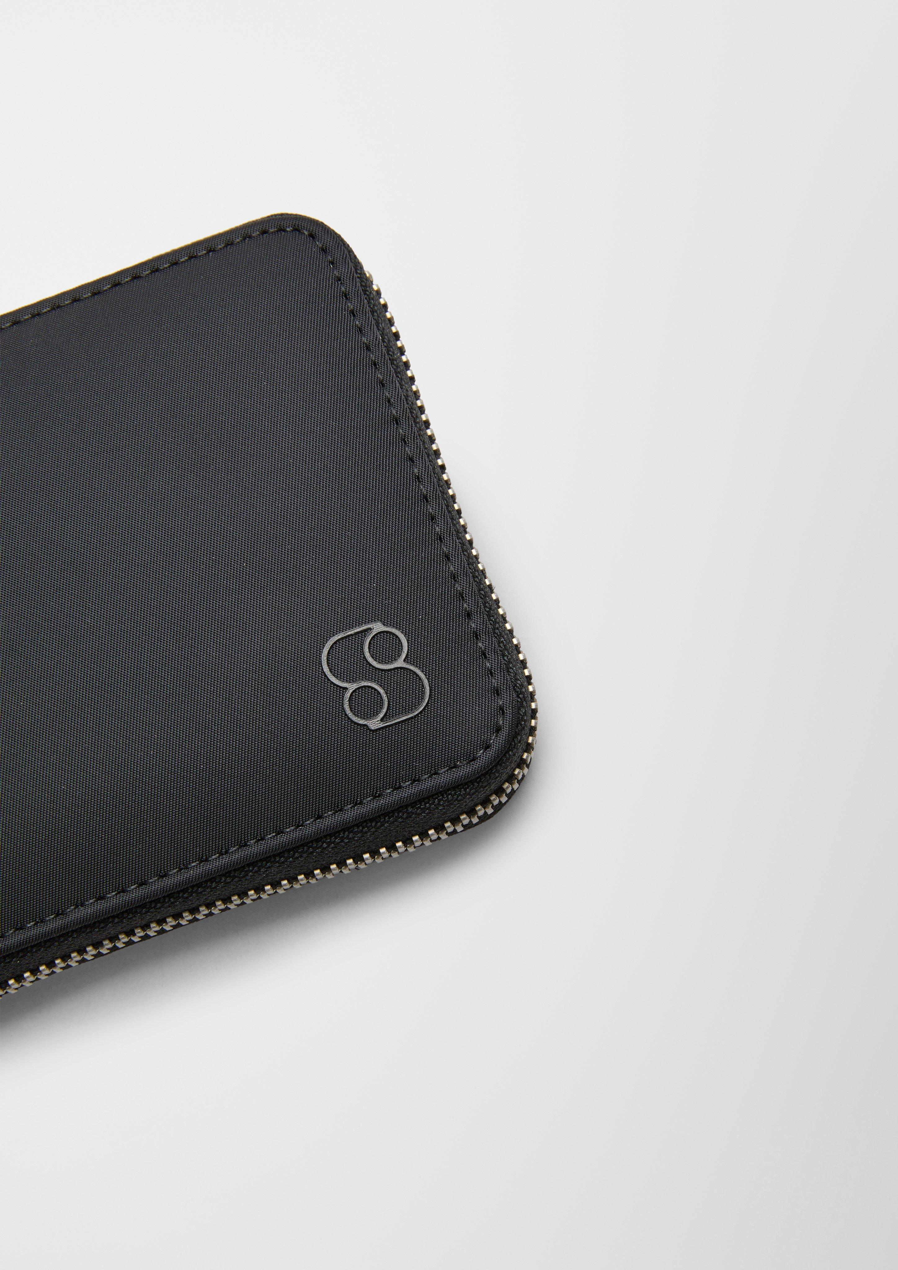 Zip Wallet mit gummiertem Logo  2125868-9999