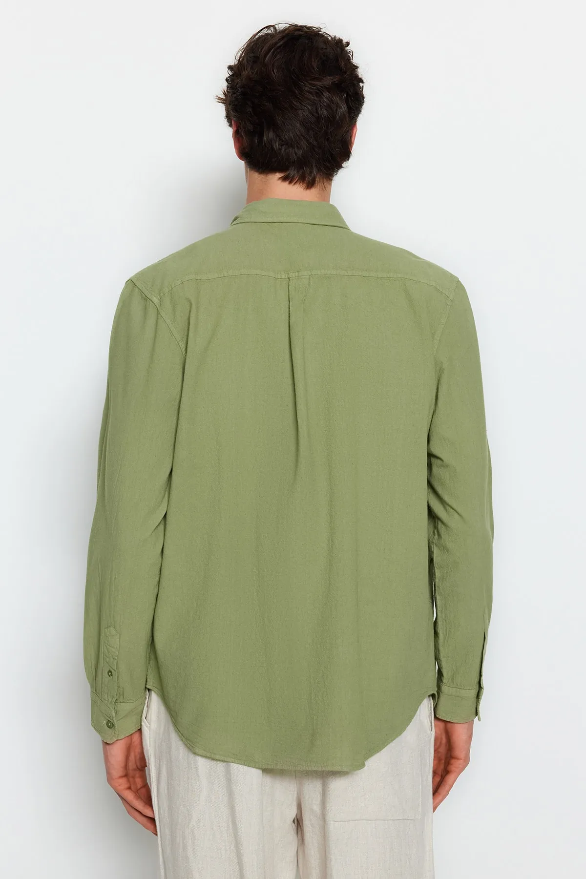 Trendyol Collection  Khakifarbenes Unisex-Hemd mit regulärer Passform aus 100 % Baumwolle und Leinenoptik TMNSS23GO00099