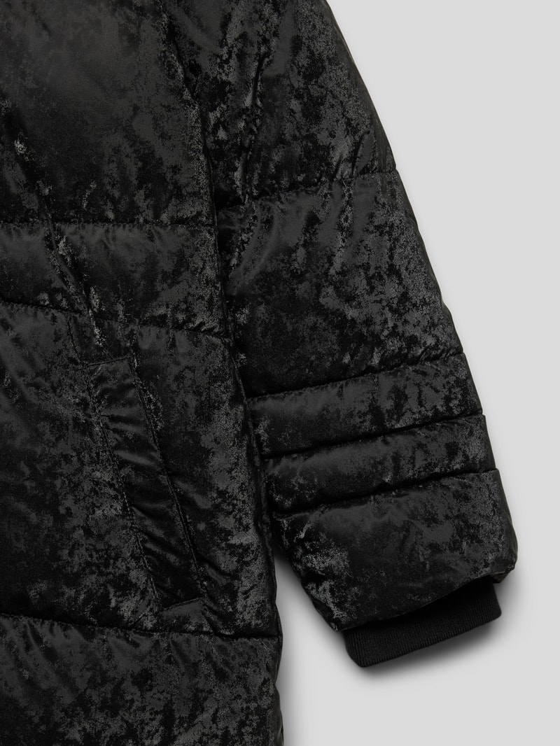 Steppjacke mit Label-Patch in schwarz