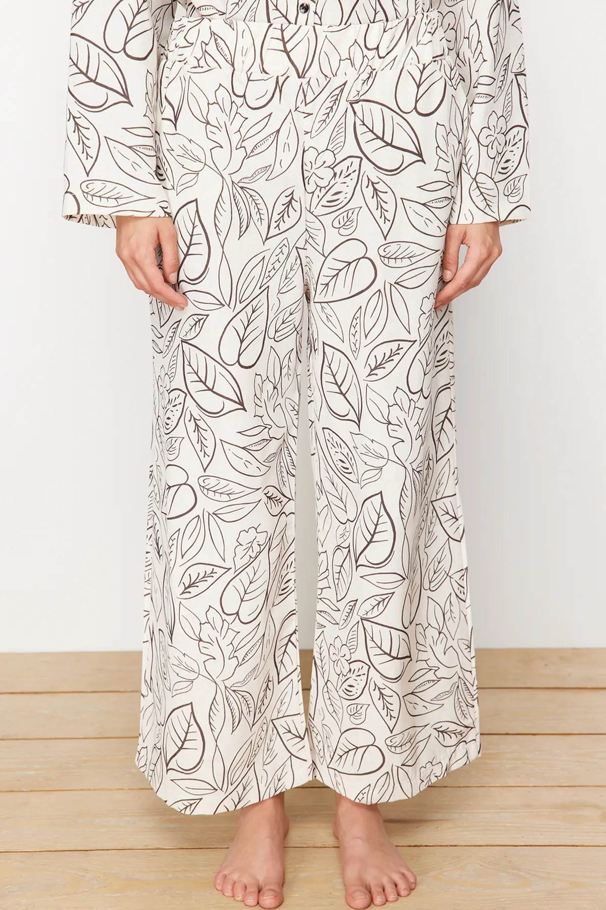 Trendyol Collection  Hemd-Hosen-Set in gewebter Leinenoptik mit Blumenmuster TBESS24AU00063