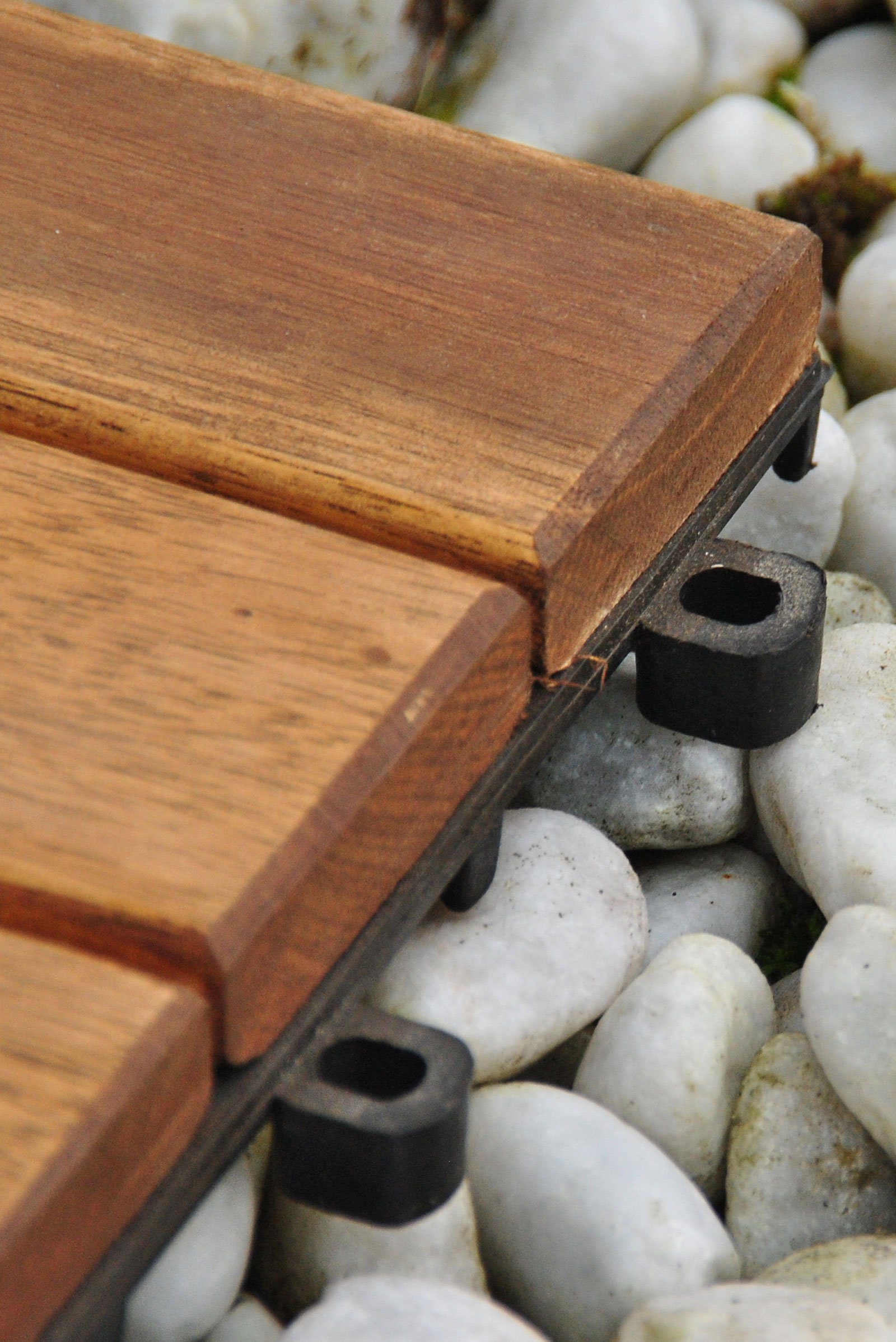 Junado® Holzfliesen Uwe 02, 1 St., Holzfliese mit Drainagensystem, Stecksystem, einzeln oder im Set