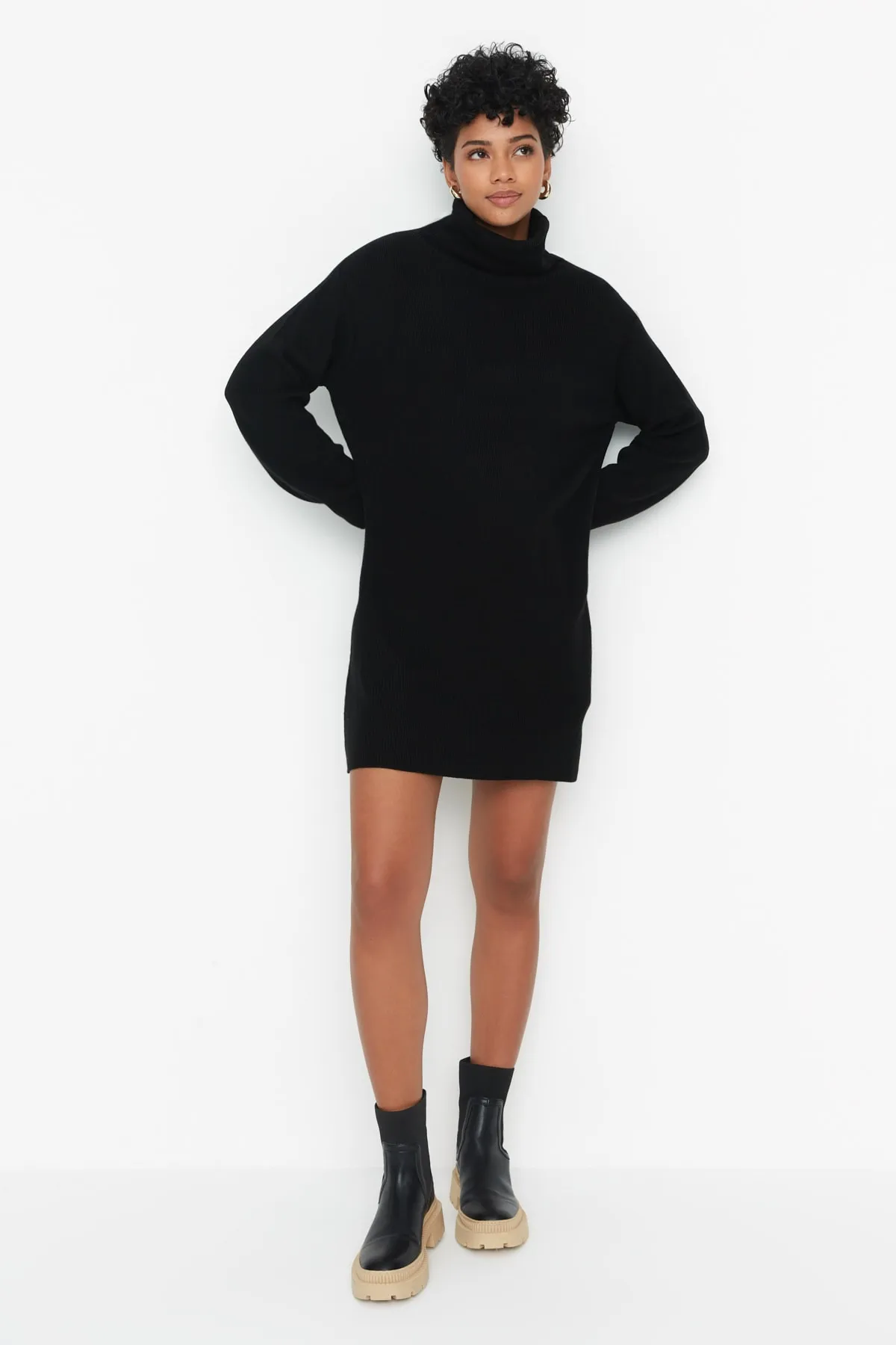 Trendyol Collection  Schwarz Schwarzes Mini-Strickkleid mit Rollkragen TWOAW23EL00026 Kleid TWOAW23EL00026
