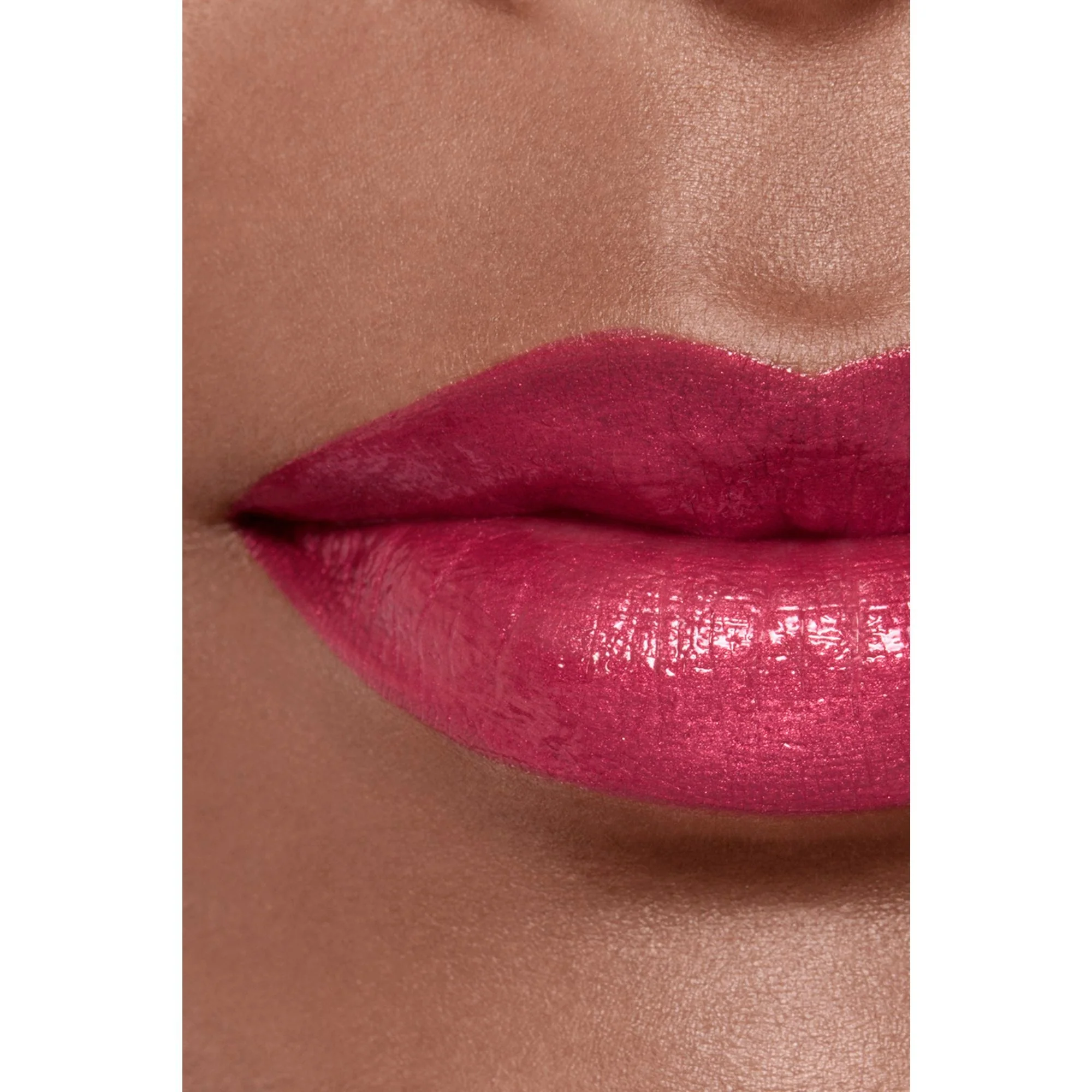 ROUGE ALLURE LAQUE - ИЗУЗЕТНО ТРАЈАН, СЈАЈАН ФЛУИДНИ РУЖ ЗА РУЖ