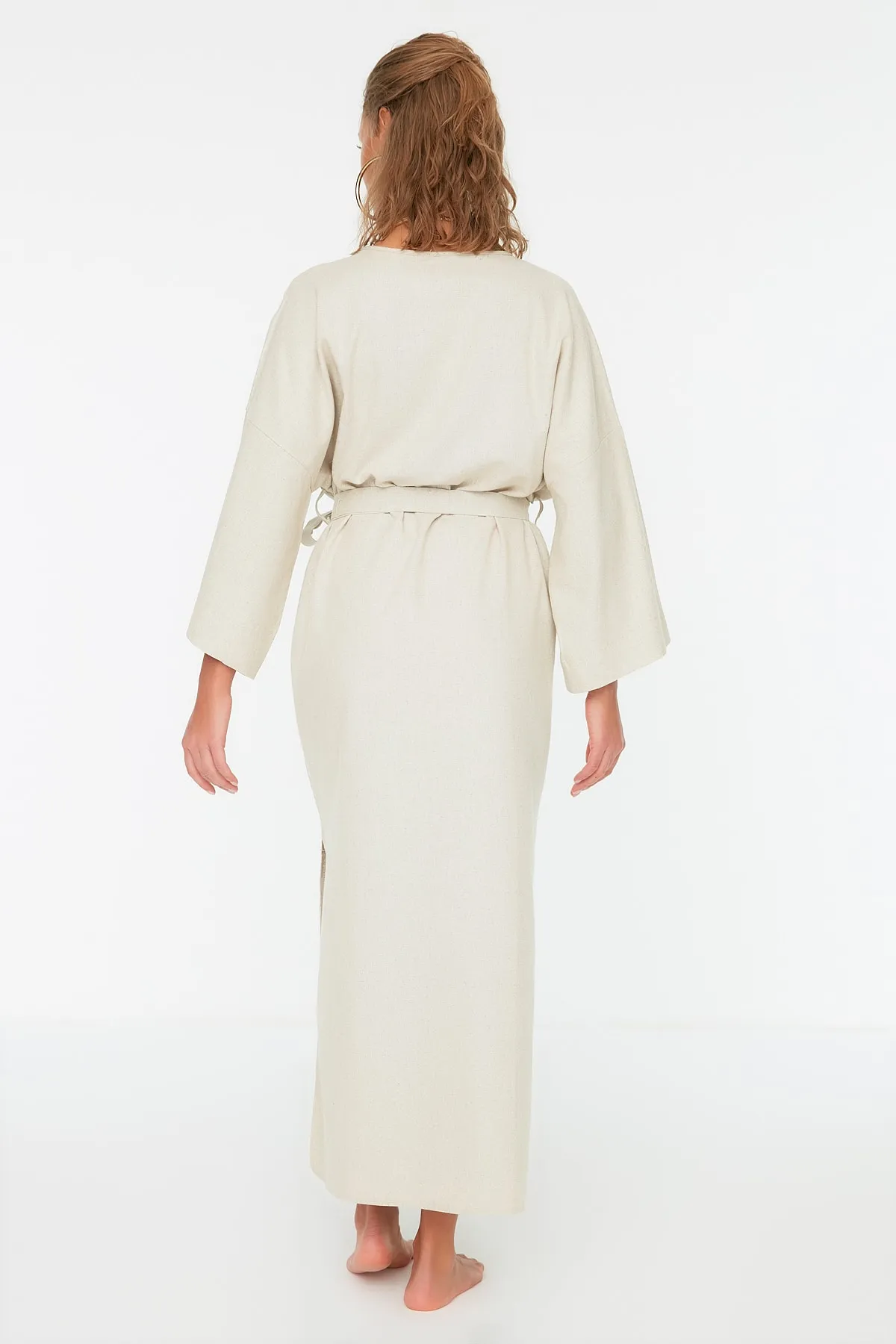 Trendyol Collection  Korallenroter Maxi-Kimono und Kaftan aus gewebter, bestickter Leinenmischung mit Gürtel, 100 % Baumwolle, TBESS20KM0051