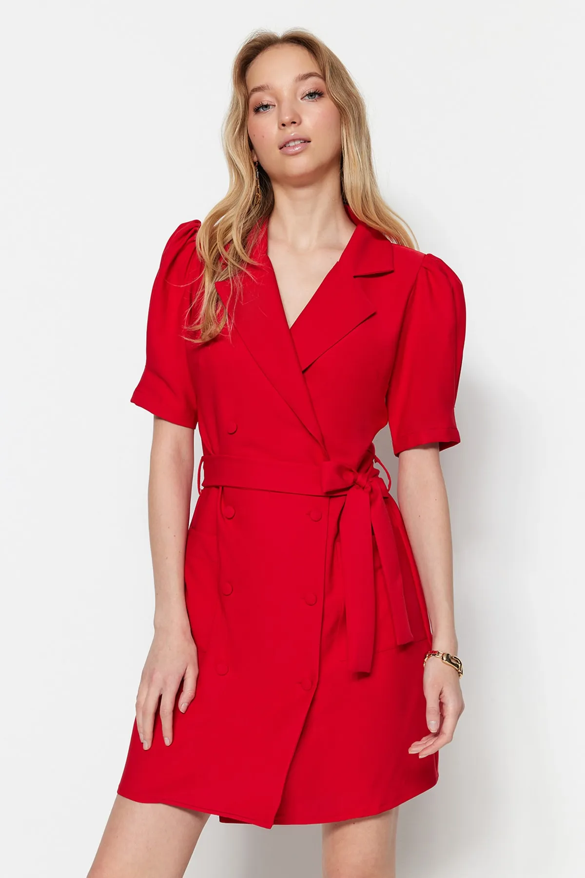Trendyol Collection  Rotes zweireihiges Mini-Webkleid mit Schnürdetail TWOSS20EL0236