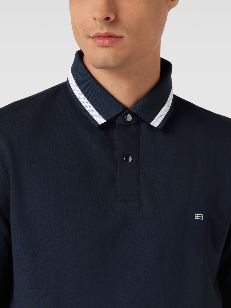 Poloshirt mit Kontraststreifen in marineblau