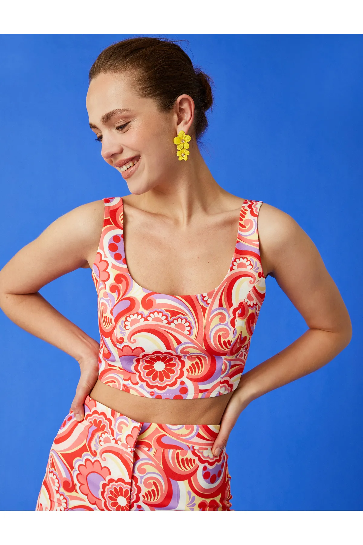 Koton  Gemusterter Crop-Athlete-U-Ausschnitt
