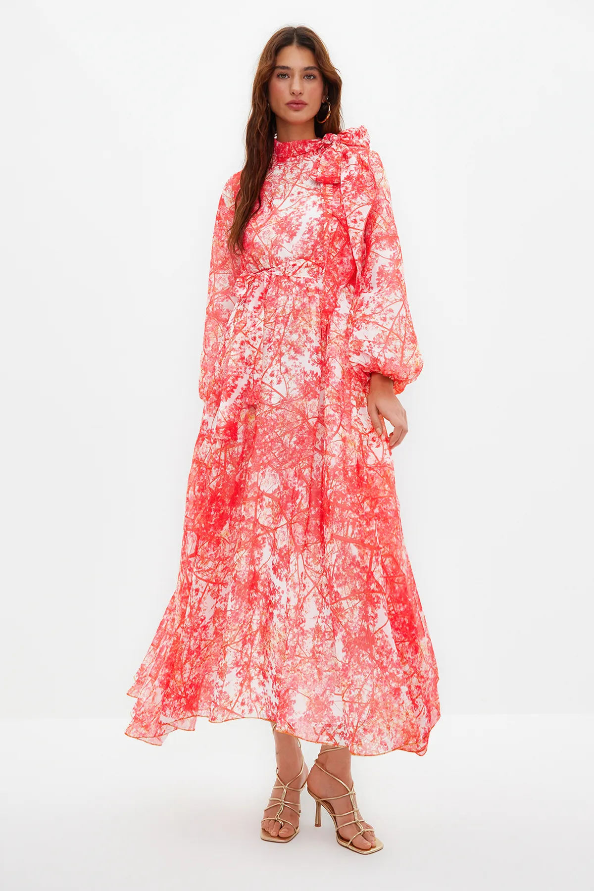 Trendyol Modest  Rotes, mit Blumenmuster gefüttertes, langes Chiffon-Abendkleid TCTSS24EB00040