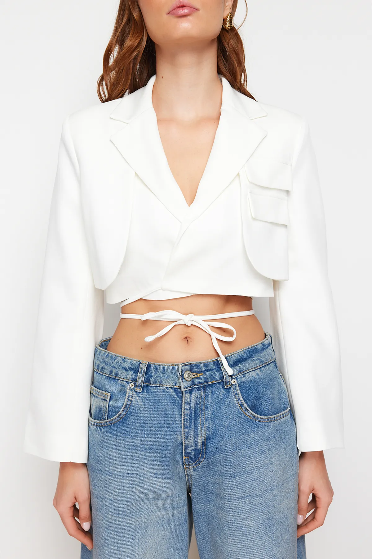 Trendyol Collection  Ecrufarbener, kurz gefütterter, zweireihiger, gewebter Blazer TWOAW23BC00076