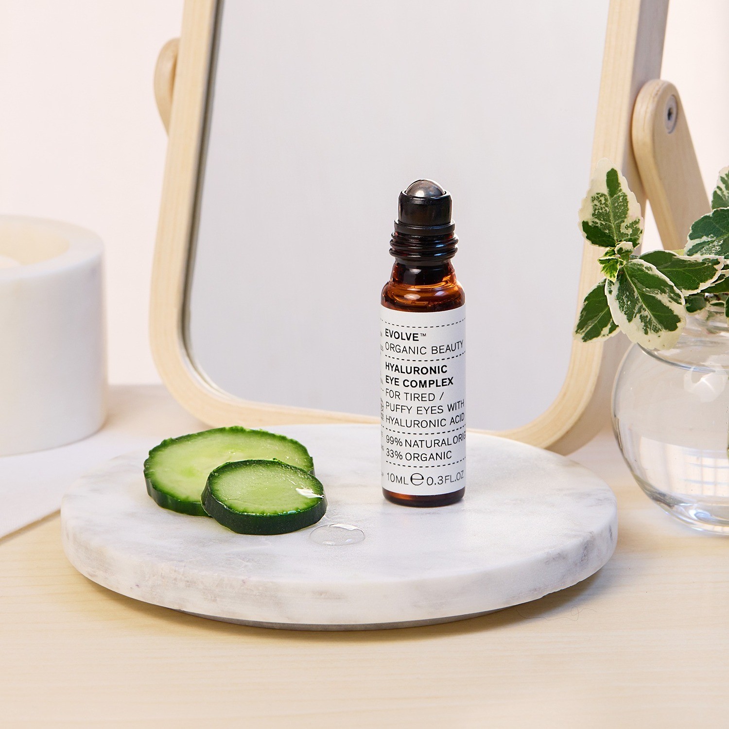 Complejo de ácido hialurónico para el contorno de ojos de Evolve Organic Beauty