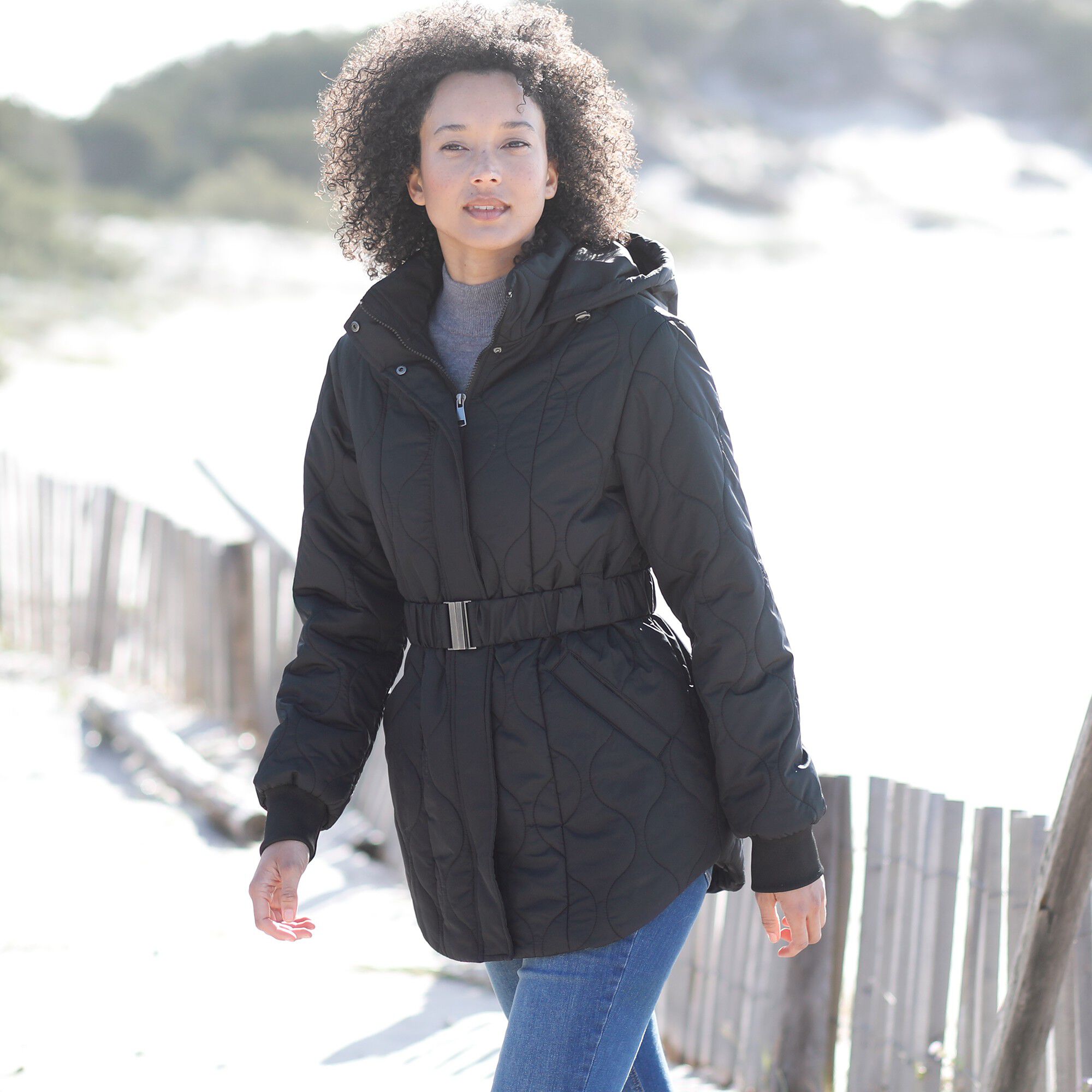 Parka matelassée mi-longue ceinturée