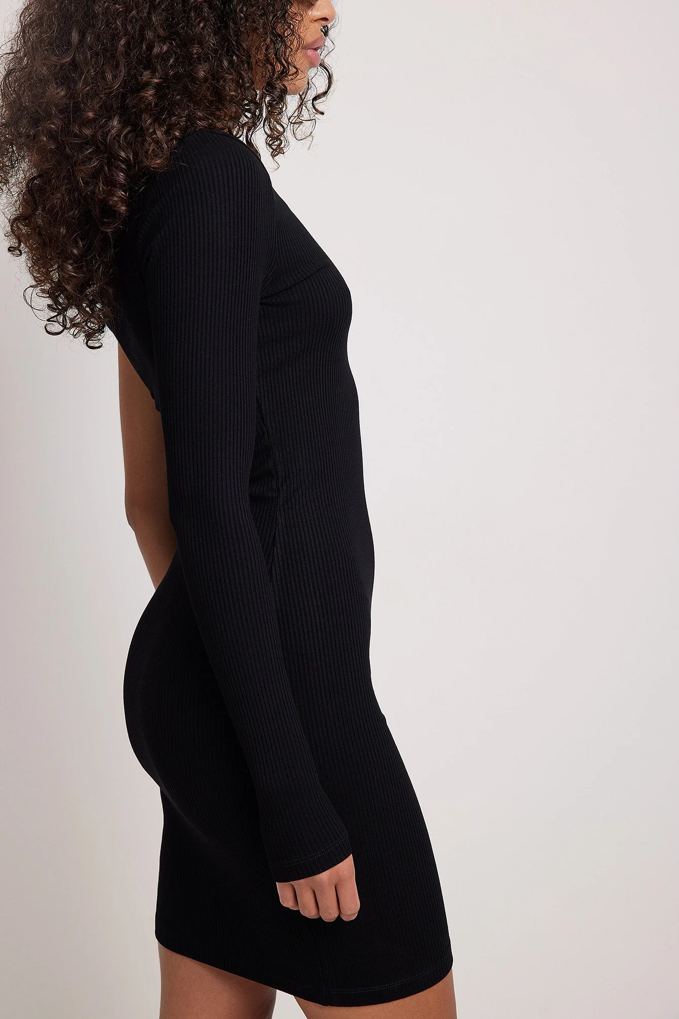 Einseitig schulterfreies Minikleid