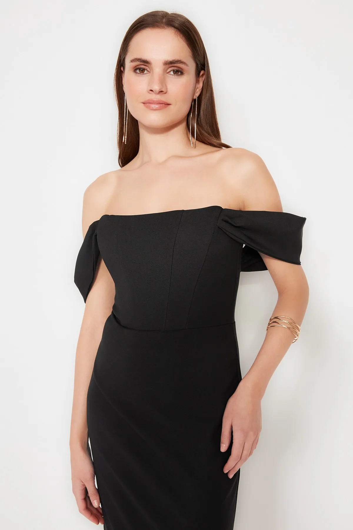Trendyol Collection  Schwarzes, figurbetontes, gewebtes Korsett mit detailliertem, elegantem Abendkleid TPRSS22EL00097