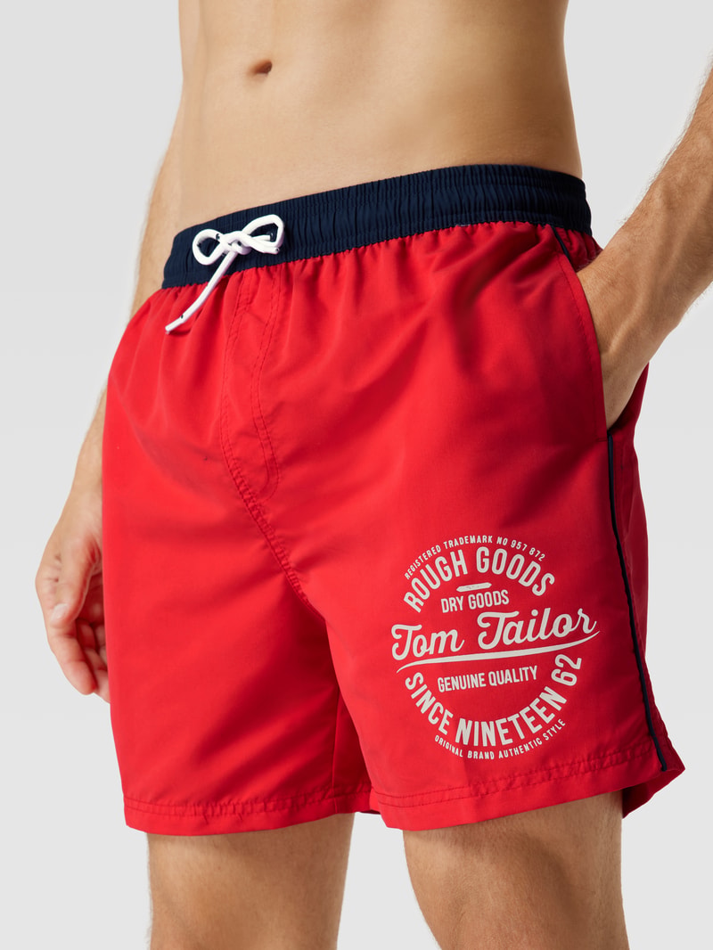 Badehose mit Label-Print in rot
