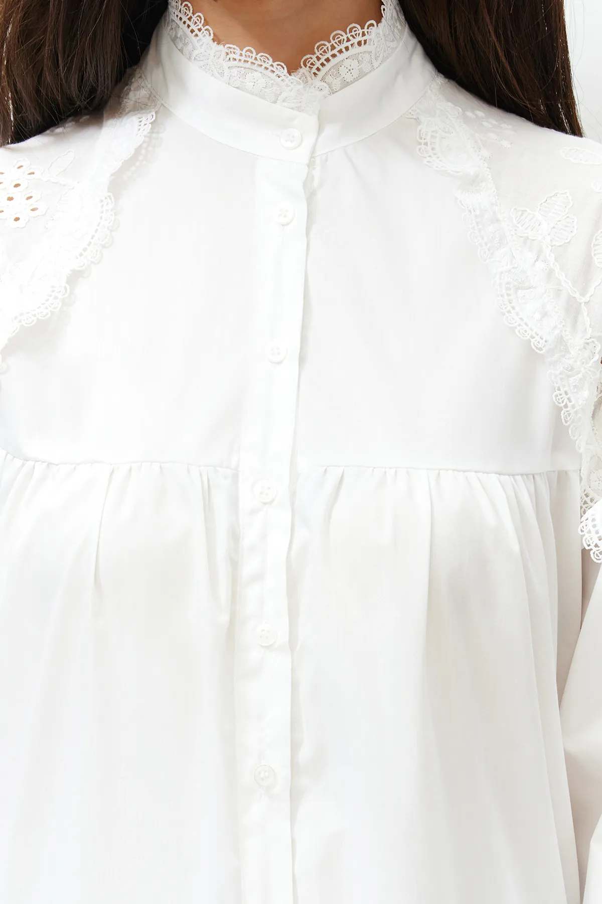 Trendyol Modest  Ecrufarbenes, besticktes Hemd aus gewebter Baumwolle TCTSS24TG00026
