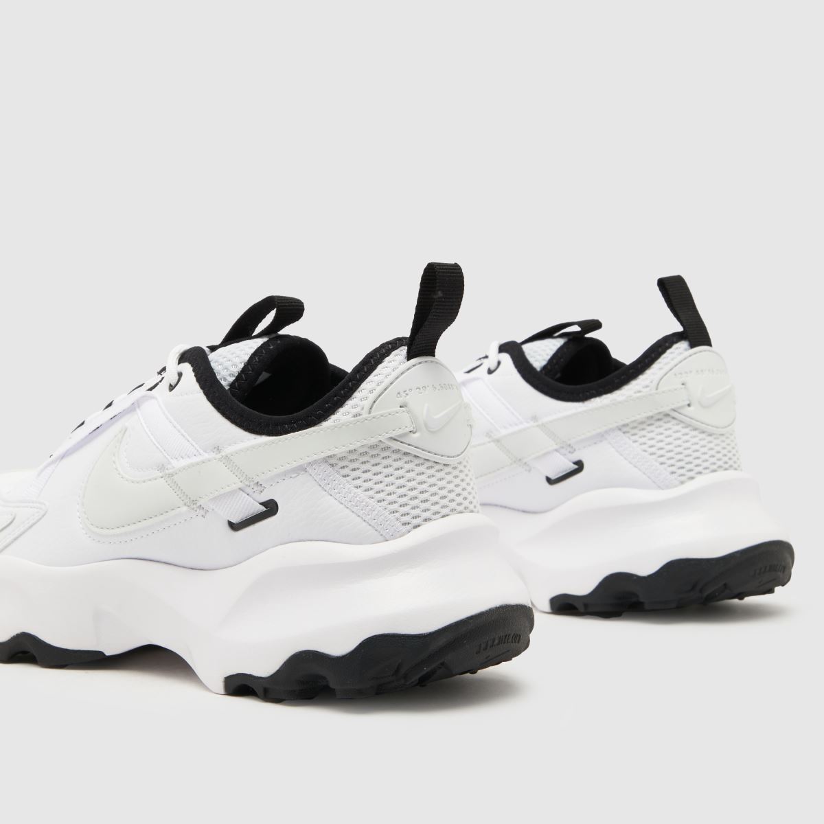Nike tc 7900 prm träningsskor i vitt och svart