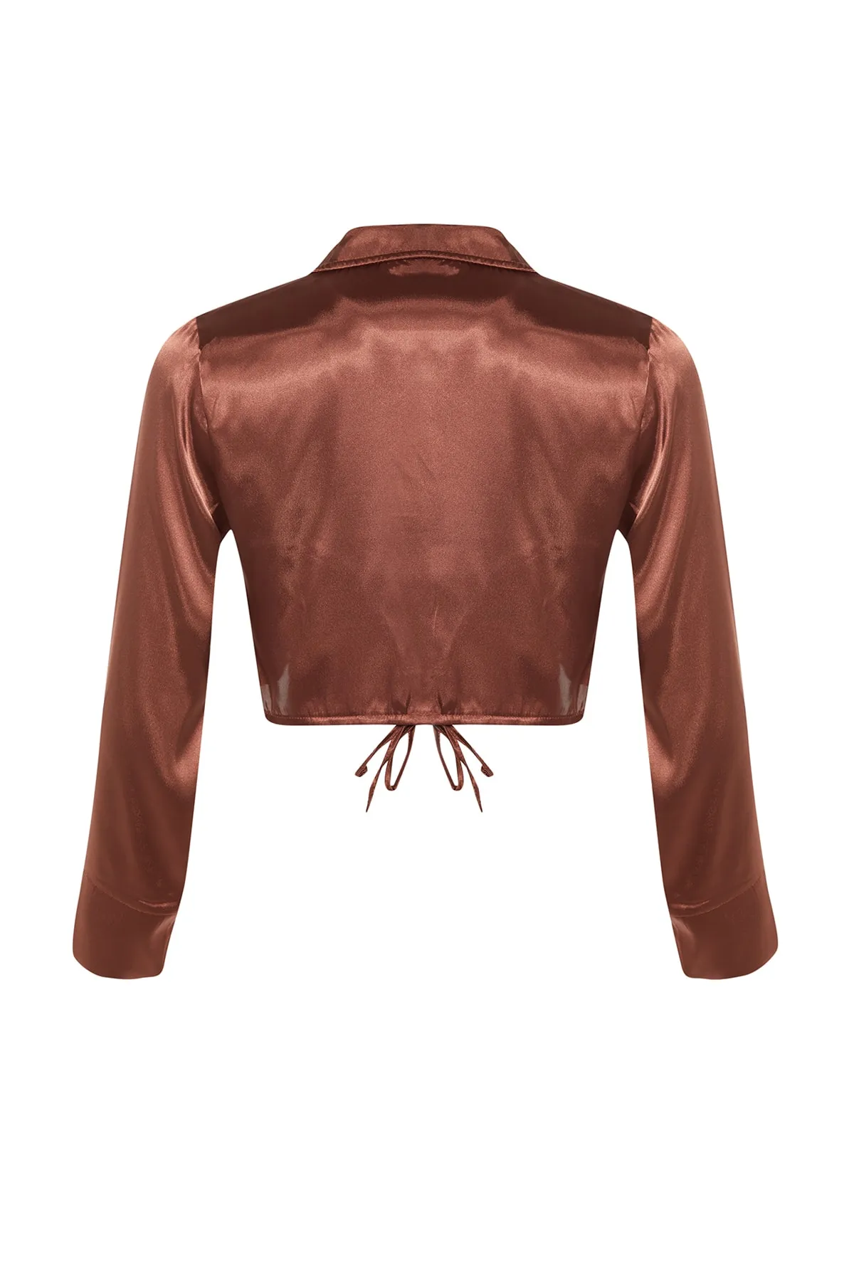 Trendyol Collection  Braune Bluse aus Satingewebe mit bauchfreiem Bindeband und detailliertem Ausschnitt TWOAW23BZ00466