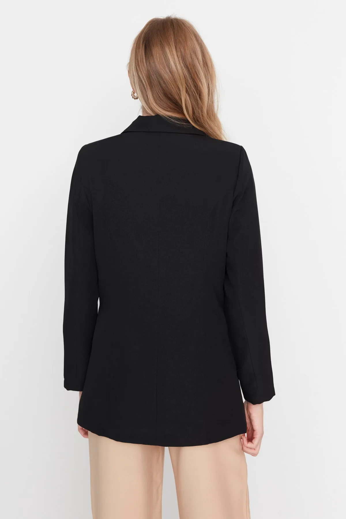 Trendyol Collection  Schwarzer, normal gefütterter, zweireihiger, gewebter Blazer mit Verschluss TWOSS20CE0059